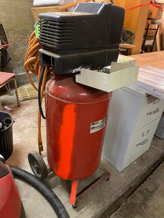 25-gal upright compressor