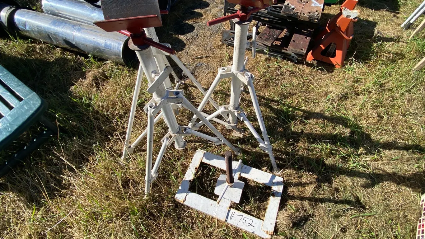 3- Pipe stands