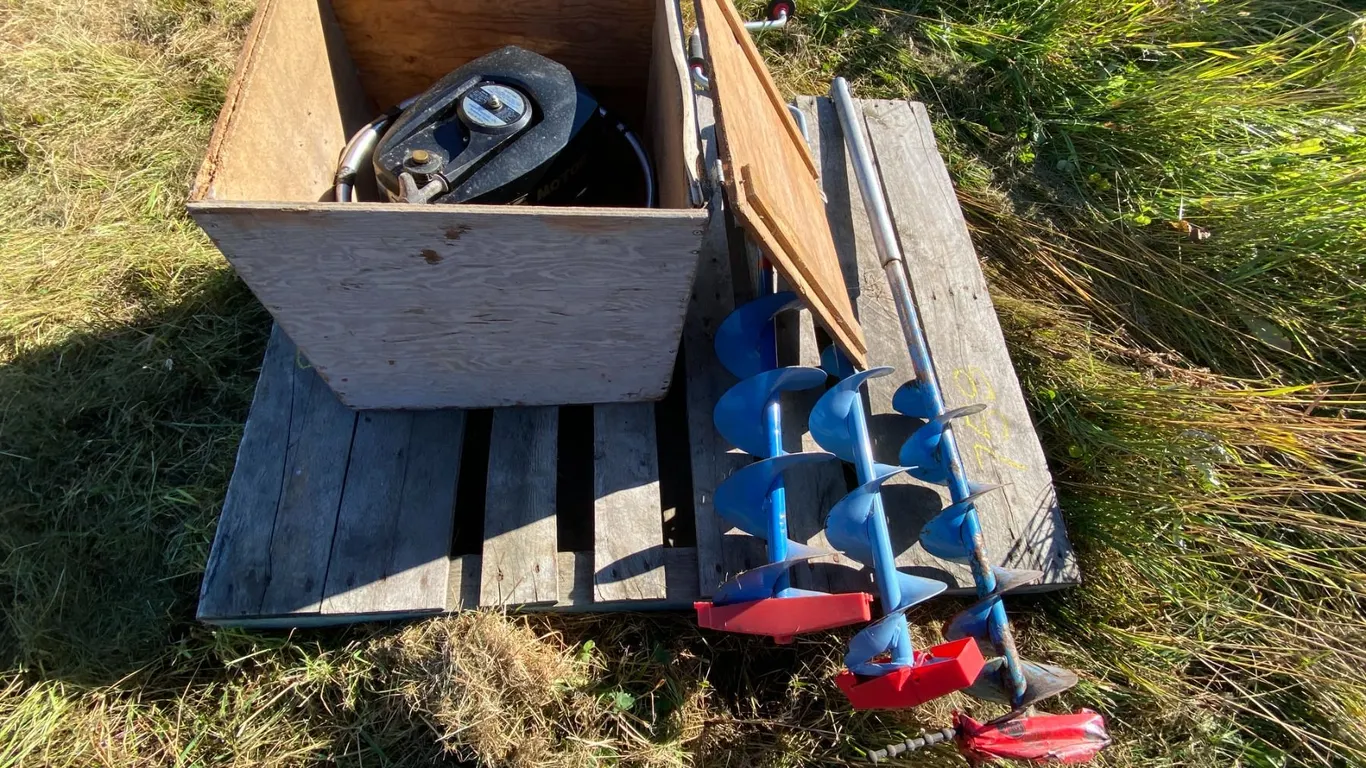 Gas TAS ice auger & 1- hand auger