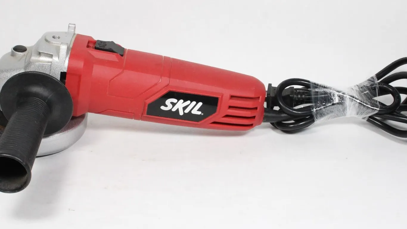 SKIL 4 1/2 INCH CORDED ANGLE GRINDER