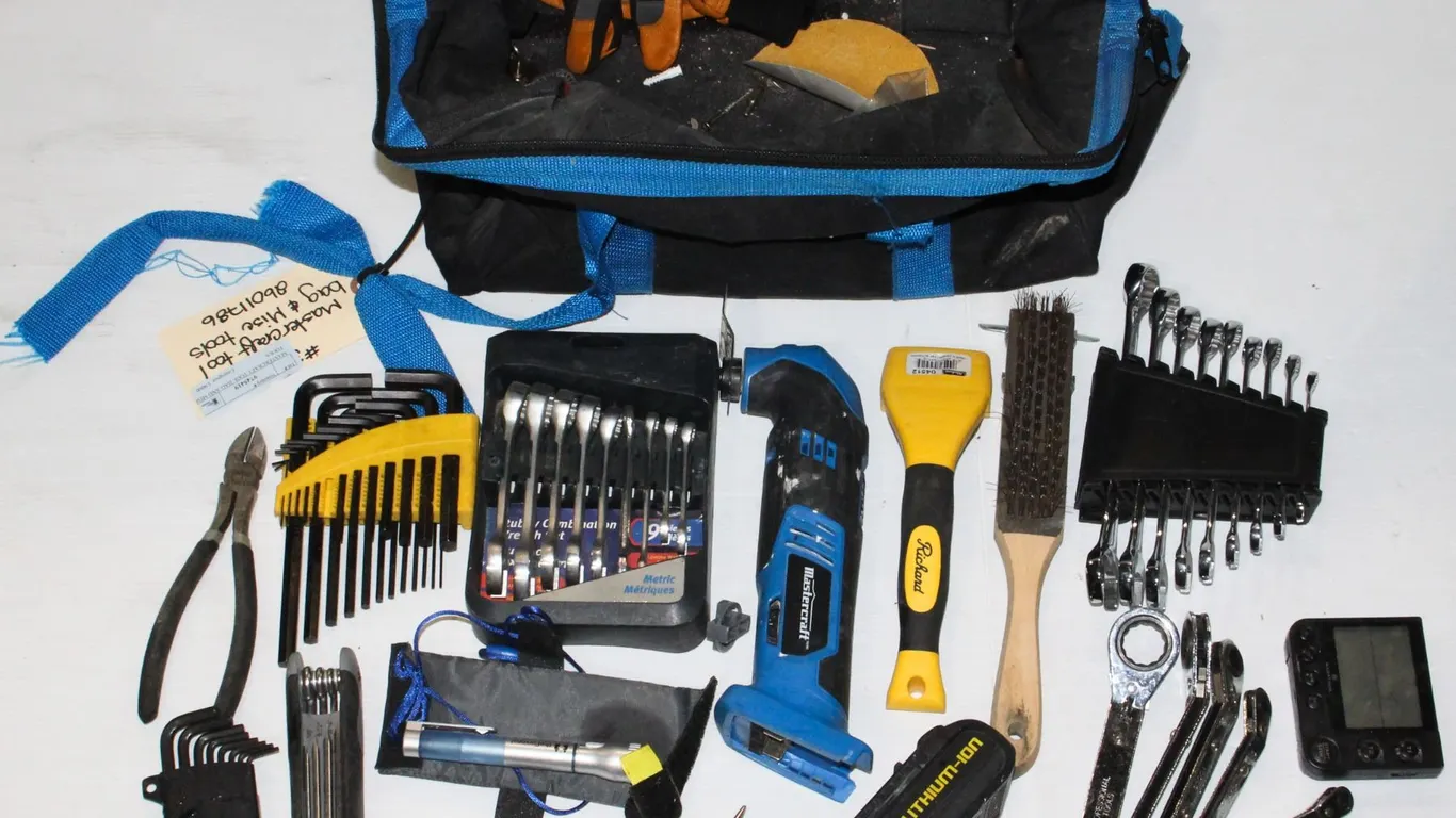 MASTERCRAFT TOOL BAG AND MISC TOOLS