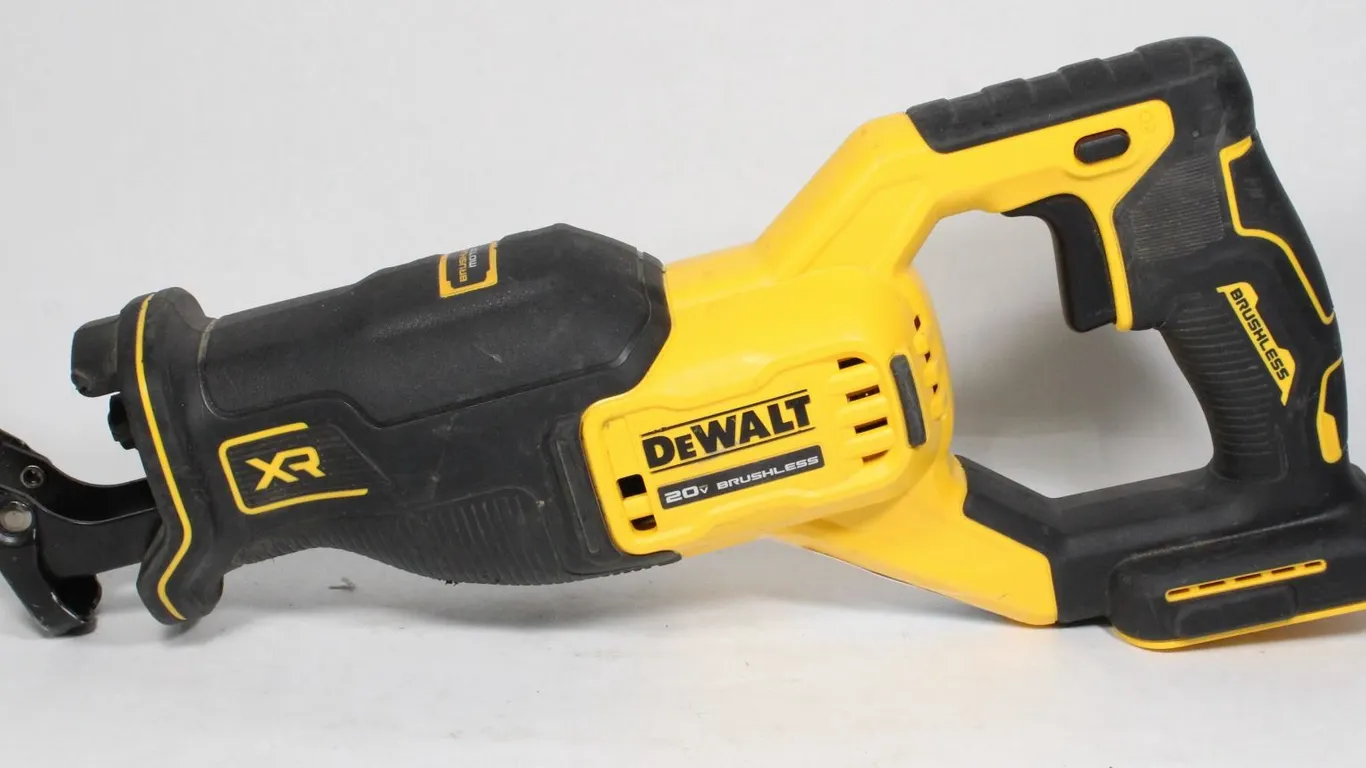 DEWALT SAWS ALL (TOOL ONLY)