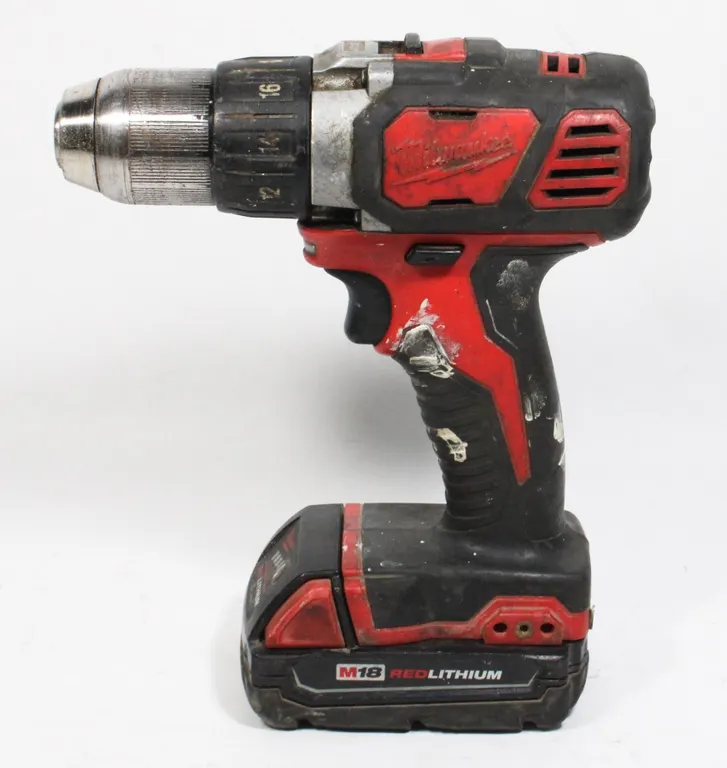MILWAUKEE 1/2" DRILL/DRIVER WITH BATTERY