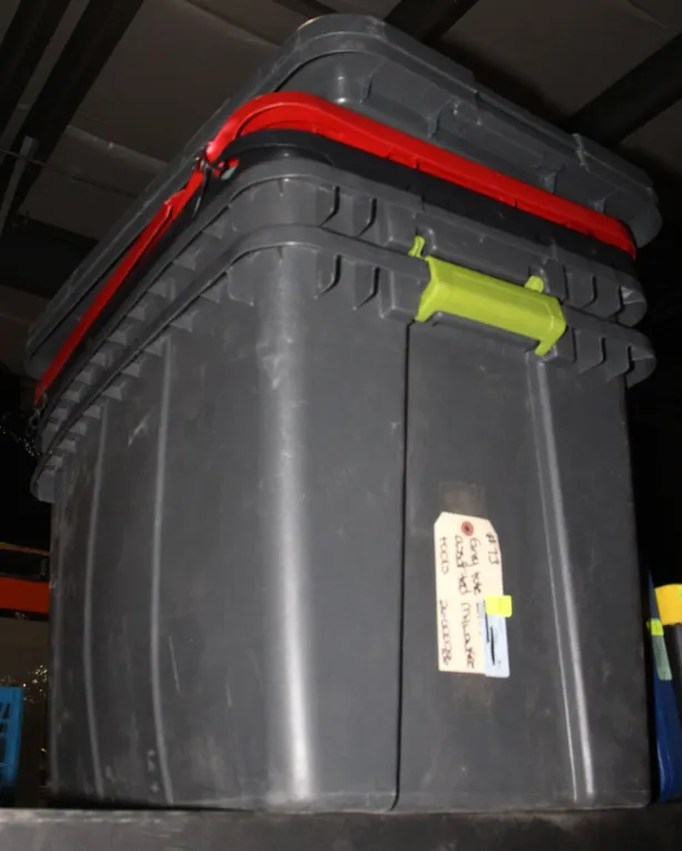 LOT OF EMPTY TOTES