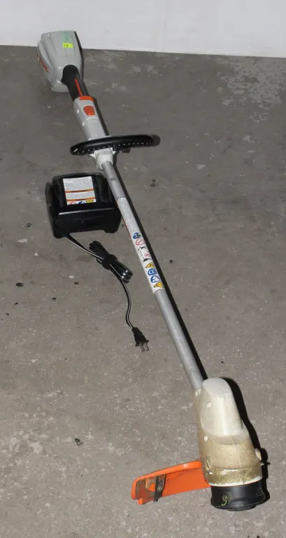 STIHL FSA 56 BATTERY STRING TRIMMER & CHARGER