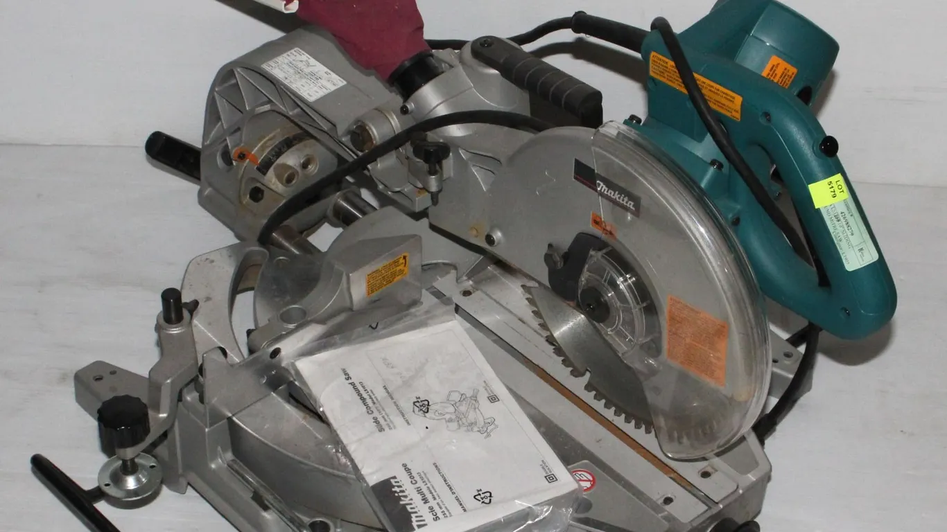 MAKITA LS1013 10" SLIDING COMPOUND MITRE SAW