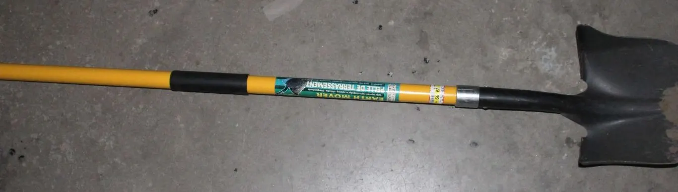 EARTH MOVER TRENCHING SHOVEL FIBREGLASS HANDLE