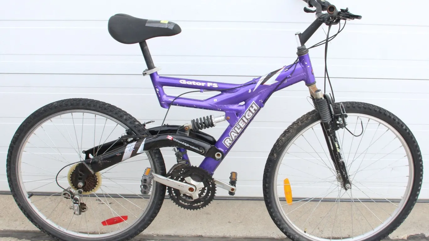 PURPLE RALEIGH MOUNTAIN BIKE