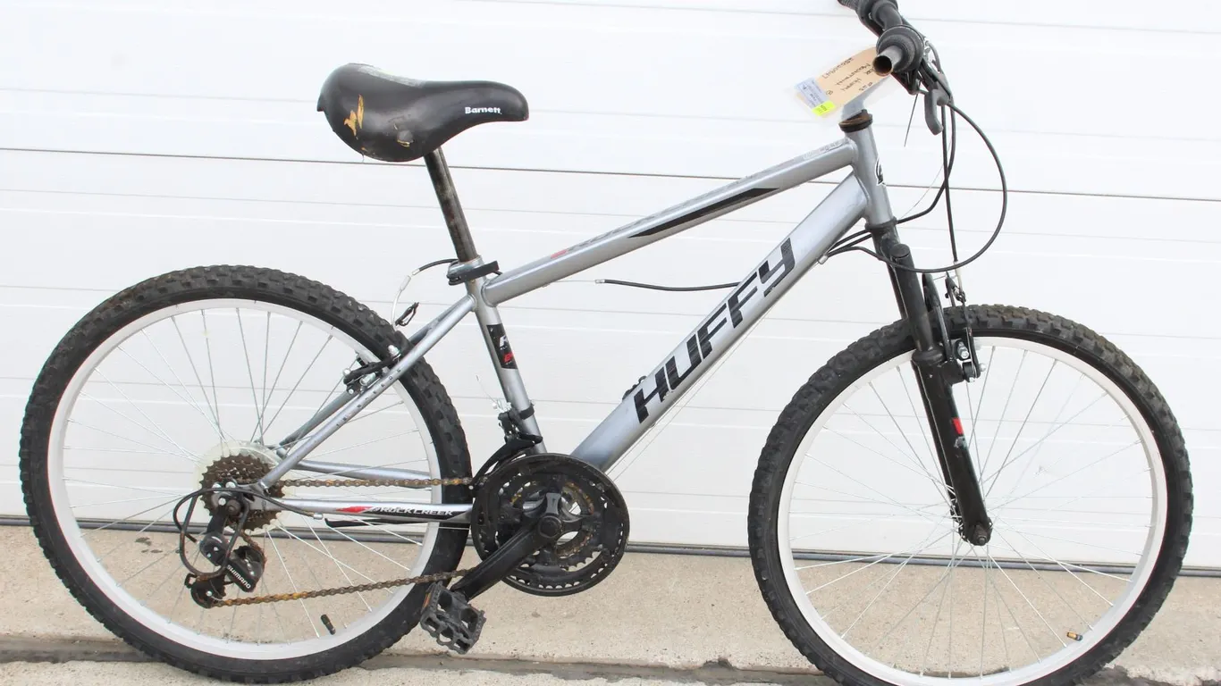 SILVER HUFFY MOUNTAIN BIKE