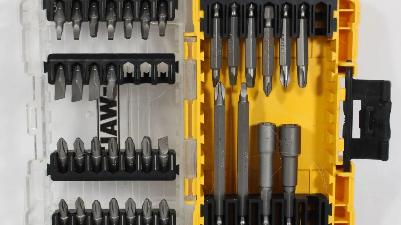 *POLICE SEIZURE* DEWALT BIT SET