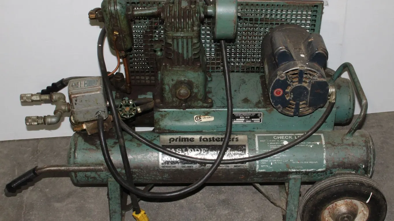 AIR COMPRESSOR ON WHEELS