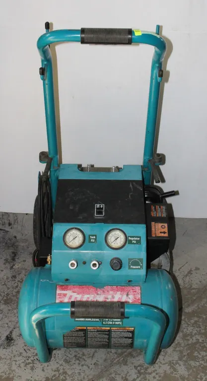 MAKITA AIR COMPRESSOR WITH WATER SEPARATOR