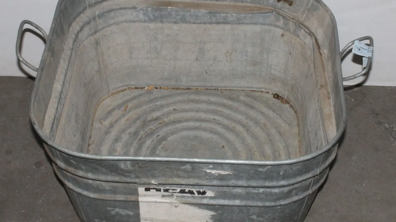 GALVANIZED TUB. APPROX 21" X 21"