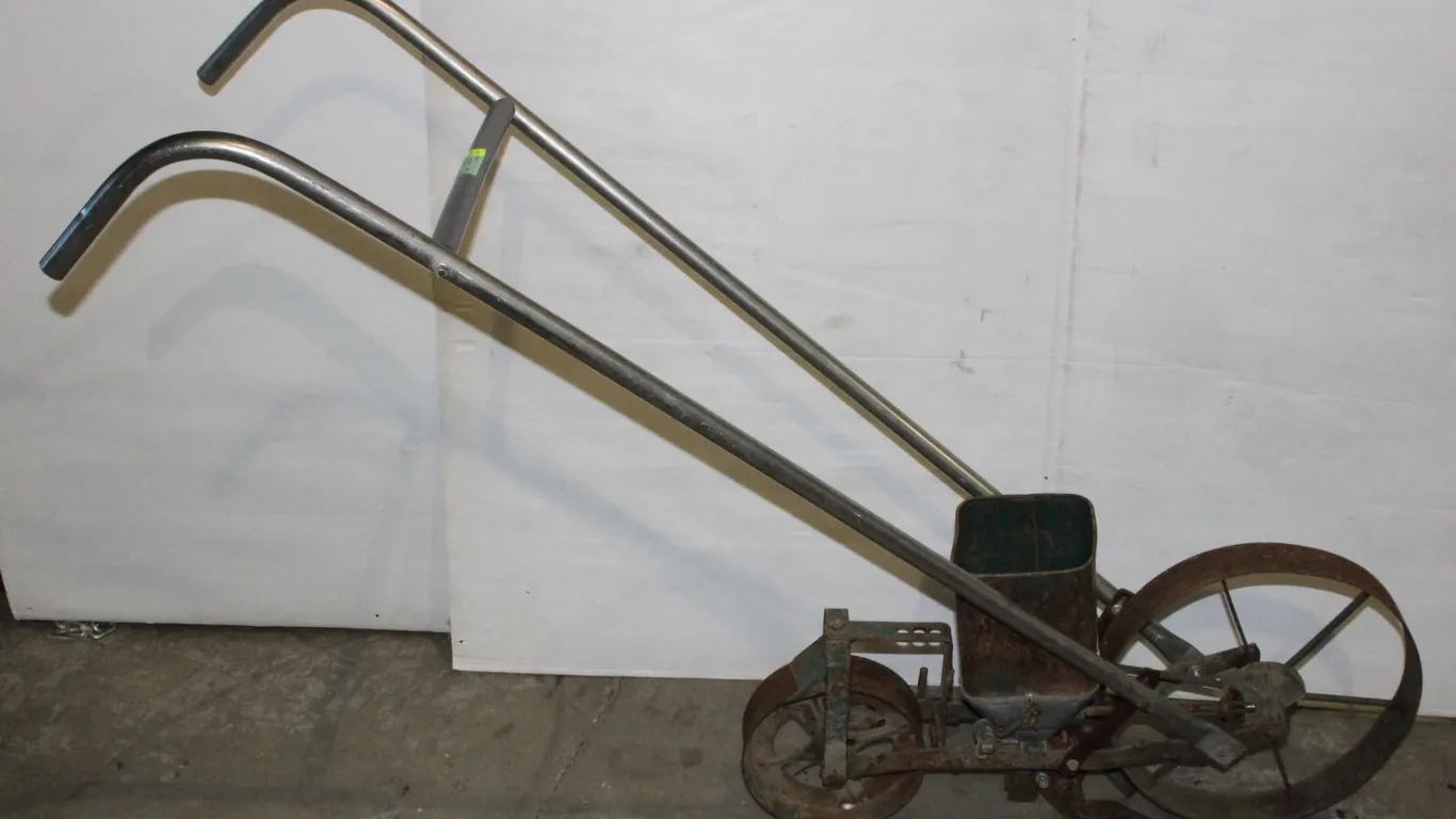 ANTIQUE SEED SEEDER