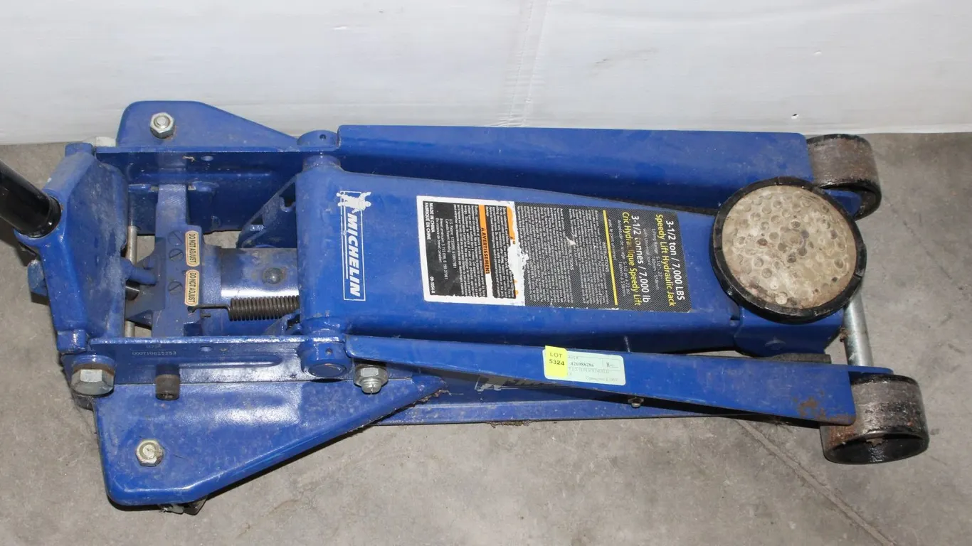 MICHELIN 3 1/2 TON HYDRAULIC FLOOR JACK