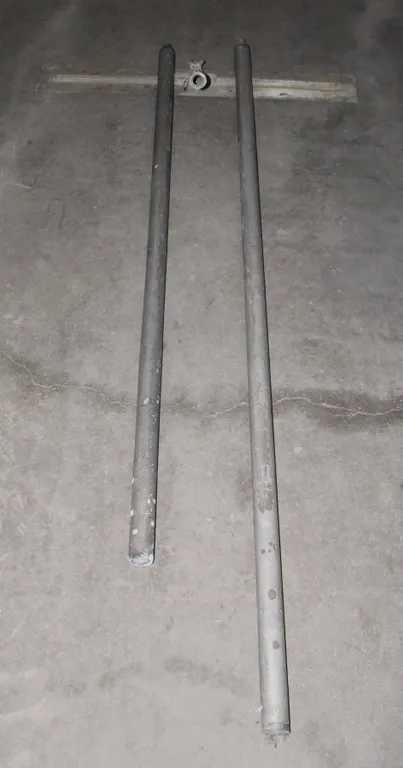 CONCRETE SPREADING TOOL WITH EXTENSION POLES