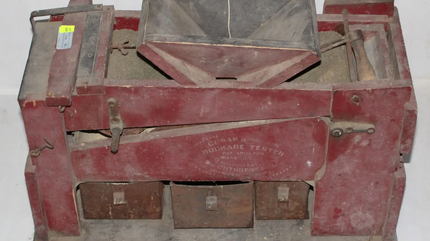 VINTAGE COWAN GRAIN DOCKAGE TESTER