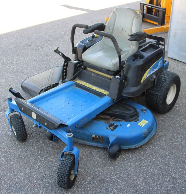 NEW HOLLAND G4030 COMMERCIAL LAWNMOWER