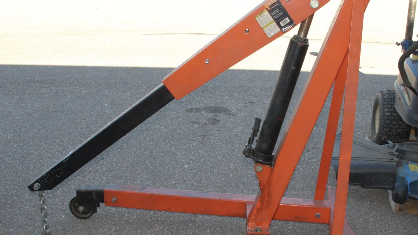 STRONG ARM 3 TON ENGINE HOIST