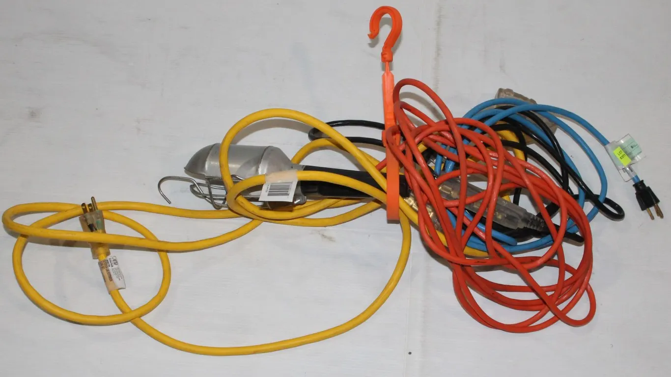 PAIR OF EXTENSION CORDS