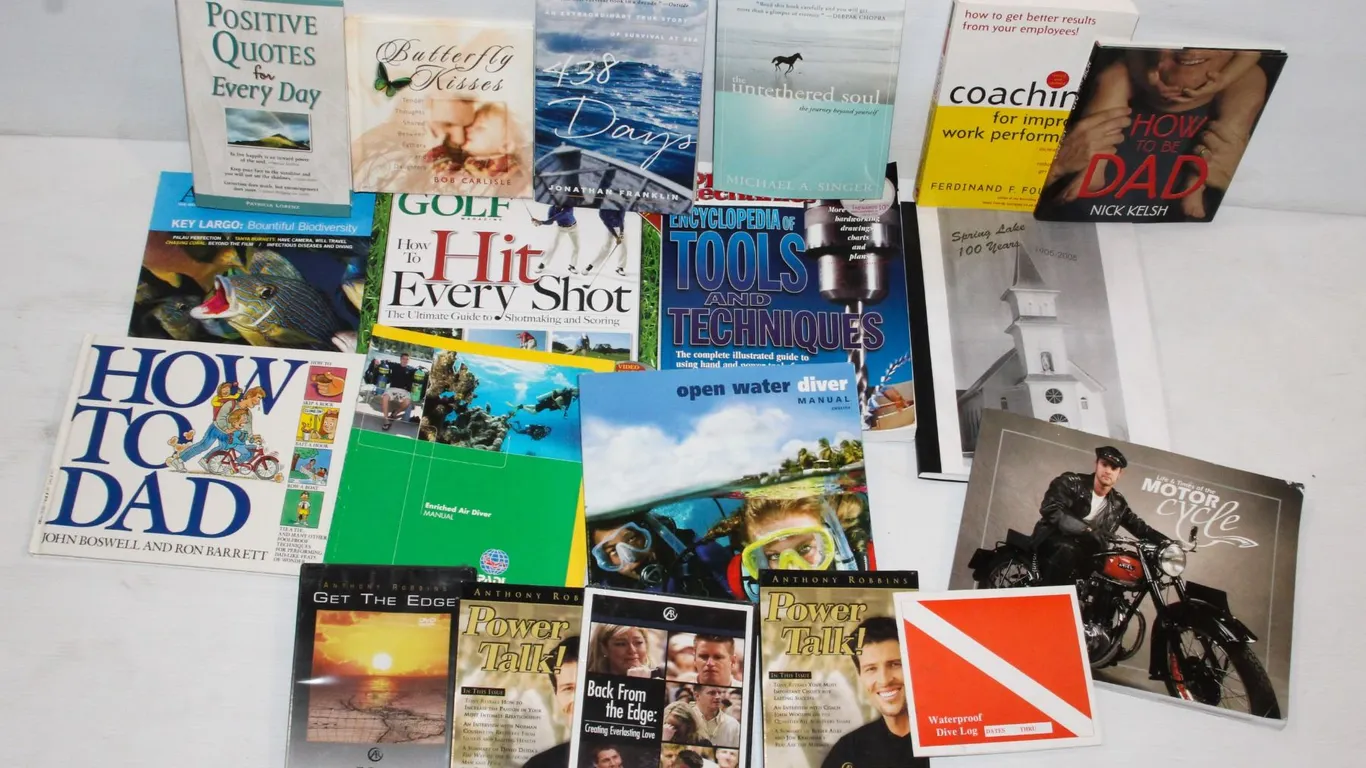 TOTE OF BOOKS INCLUDING POPULAR MECHANICS
