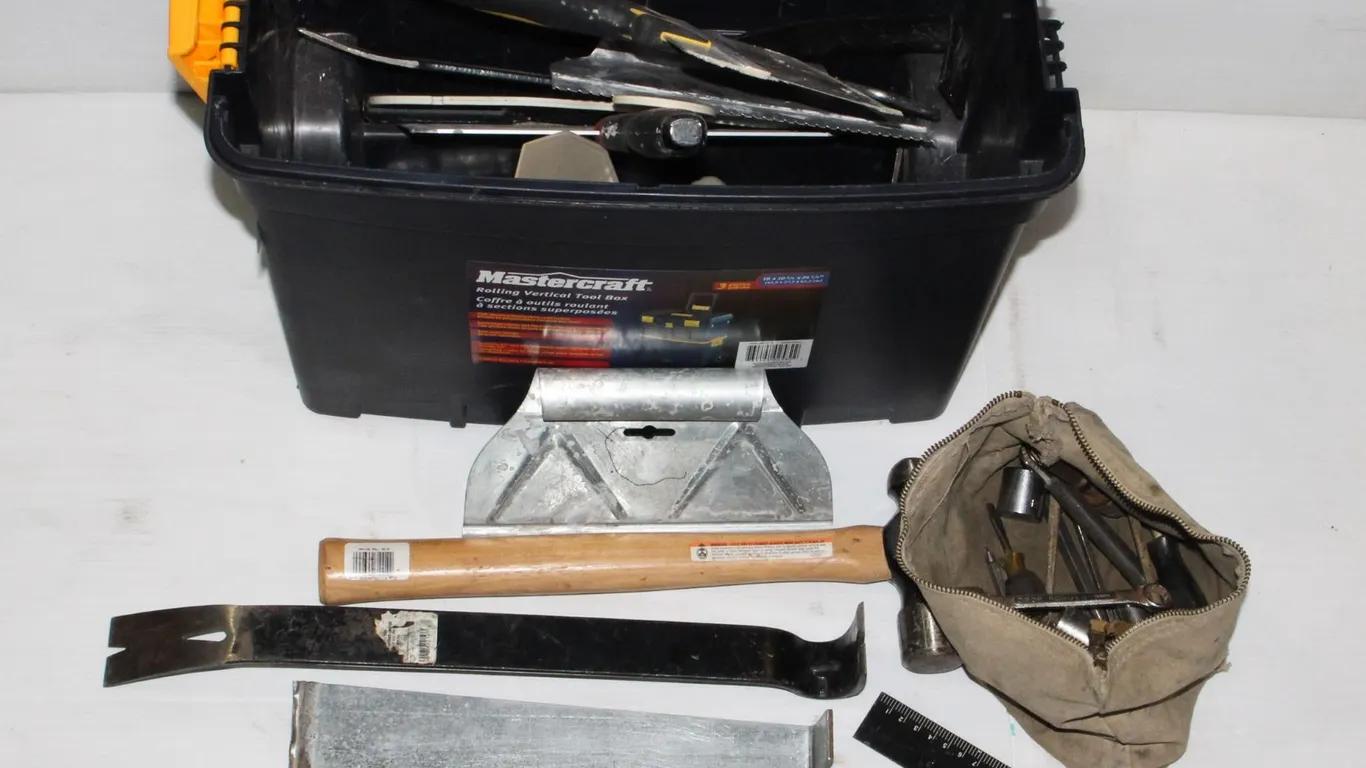 MASTERCRAFT ROLLING TOOL BOX W/ CONTENTS