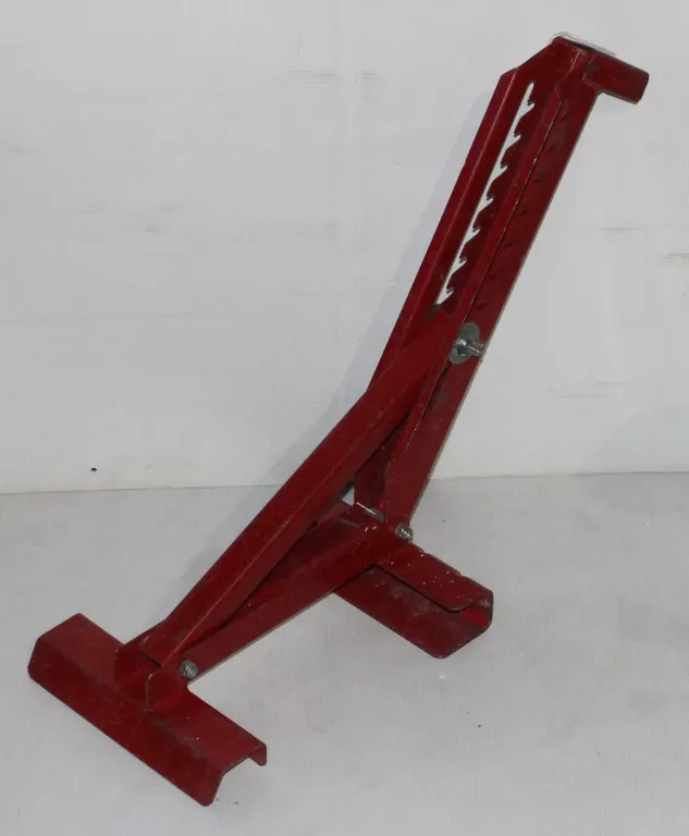 LADDER JACK (WEIGHT CAPACITY WORN OFF)