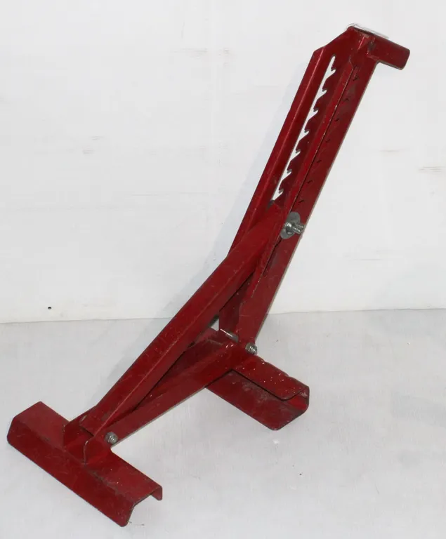 LADDER JACK (WEIGHT CAPACITY WORN OFF)