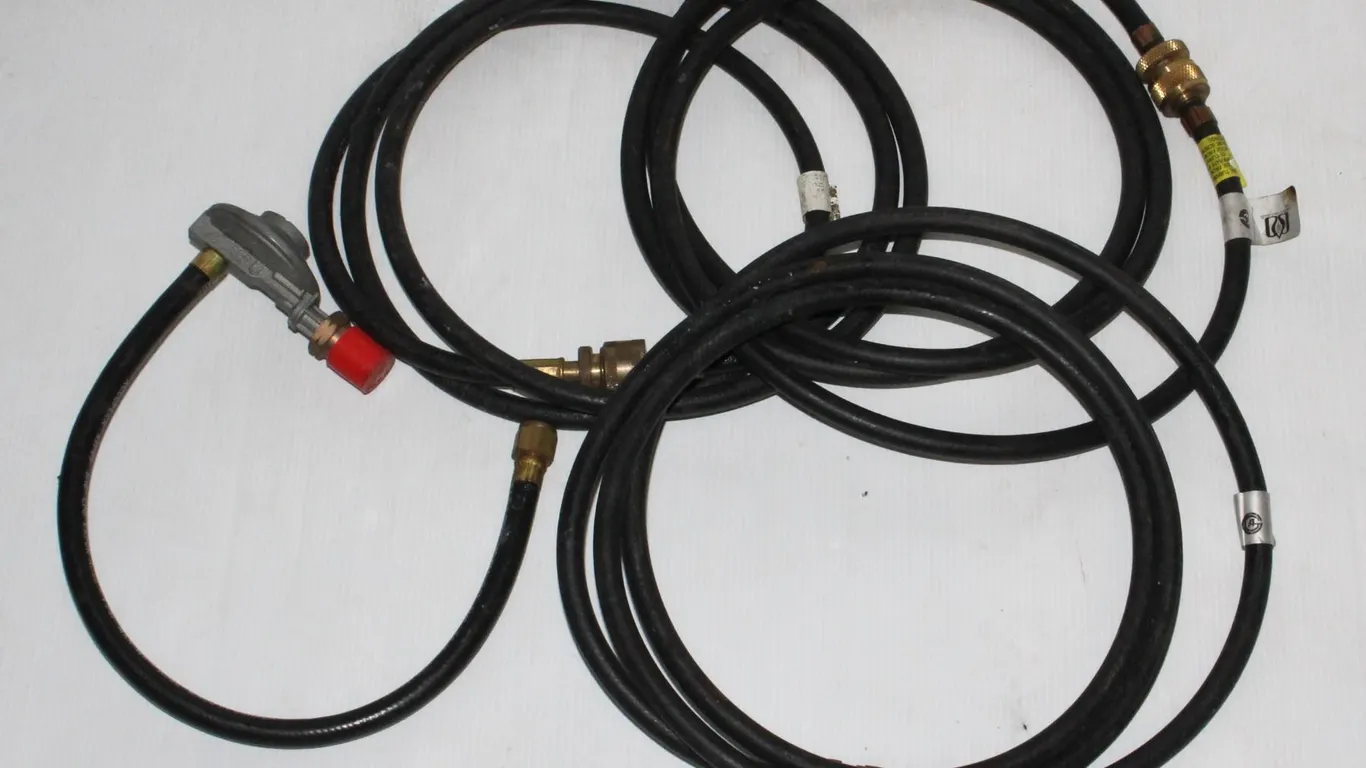 BOX OF SPECIALTY HOSES, NATURAL GAS/ PROPANE ECT
