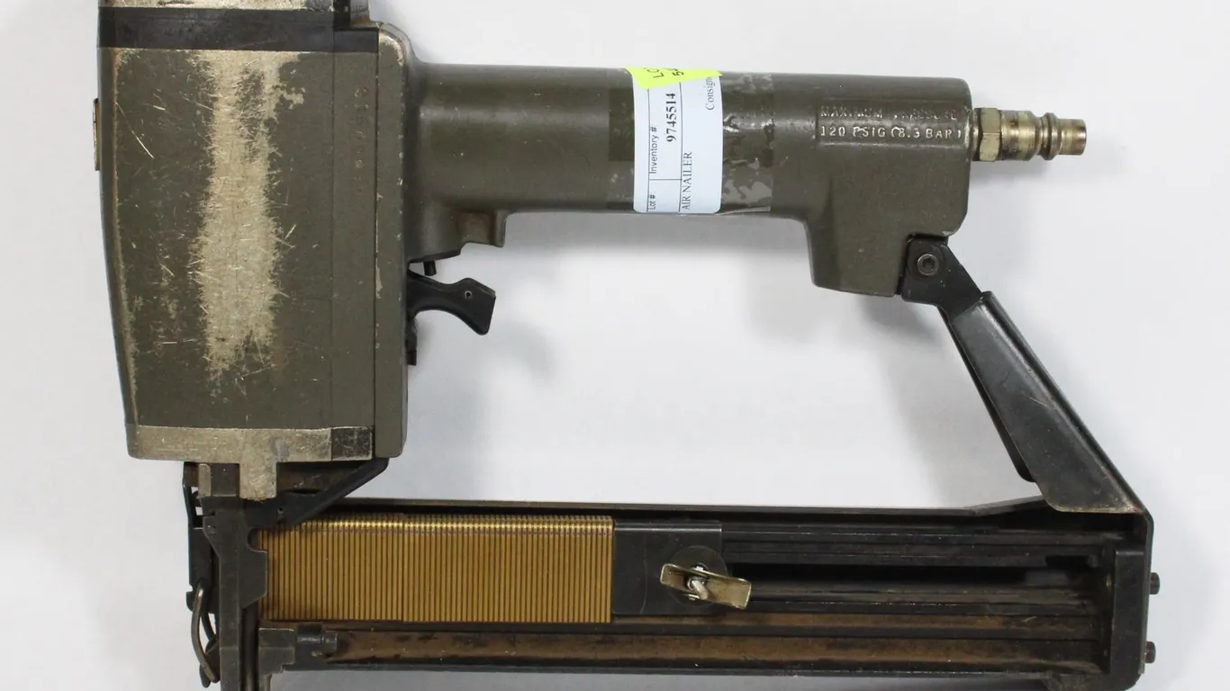 AIR NAILER