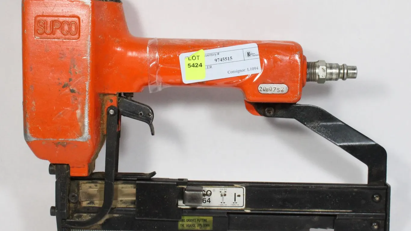 AIR NAILER