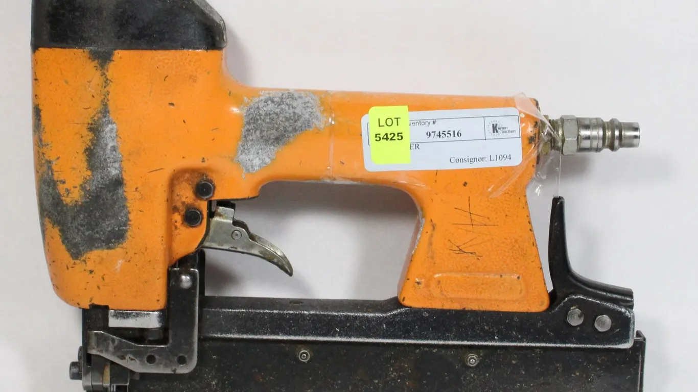 AIR NAILER