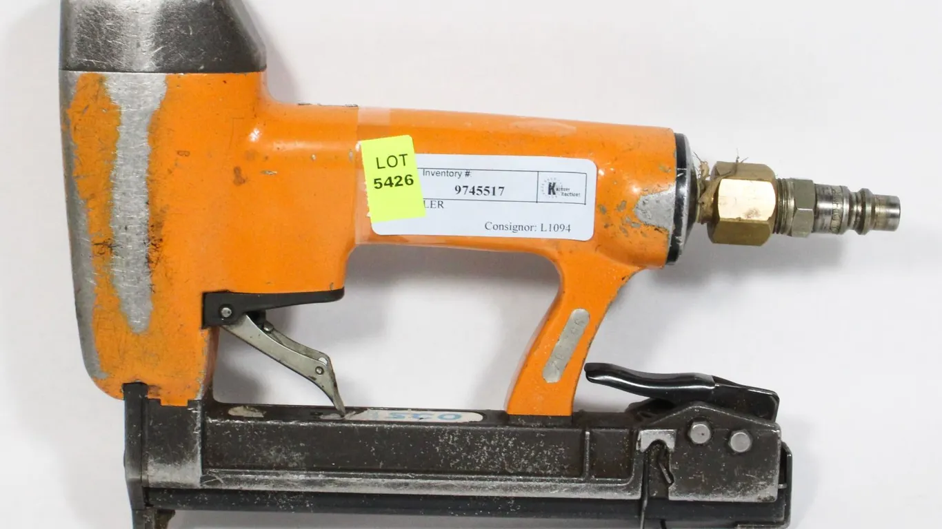 AIR NAILER