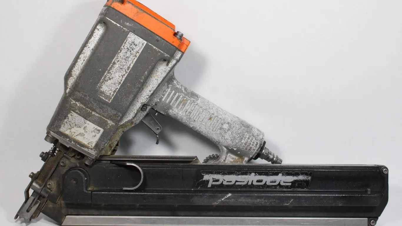 PASLODE AIR FRAMING NAILER