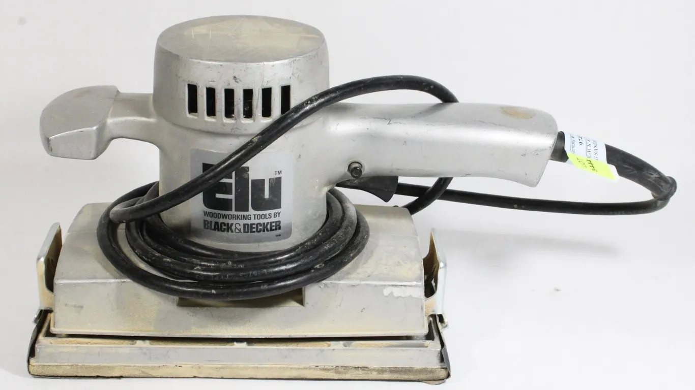 ELU BY BLACK & DECKER 1/2 SHEET FINISHING SANDER