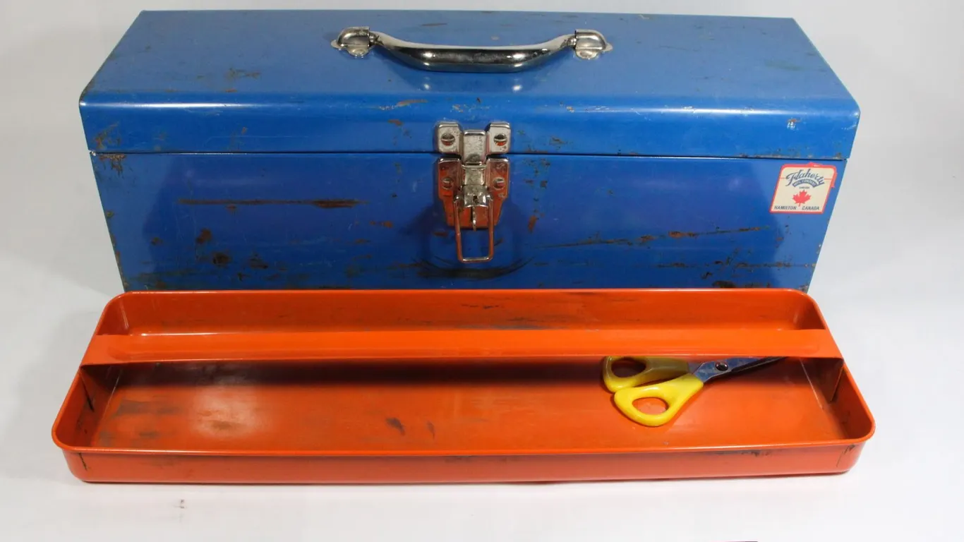 BLUE FLAHERY TOOL BOX