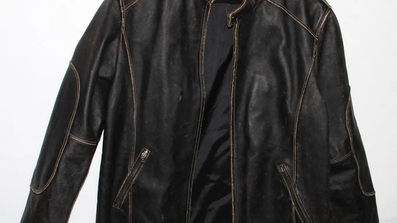 DANIER LEATHER JACKET. MARKED SIZE XL