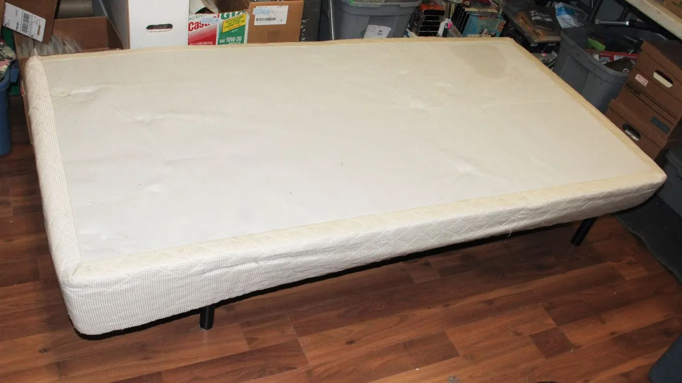 ADJUSTABLE MEDICAL BED, FULLY FUNCTIONAL