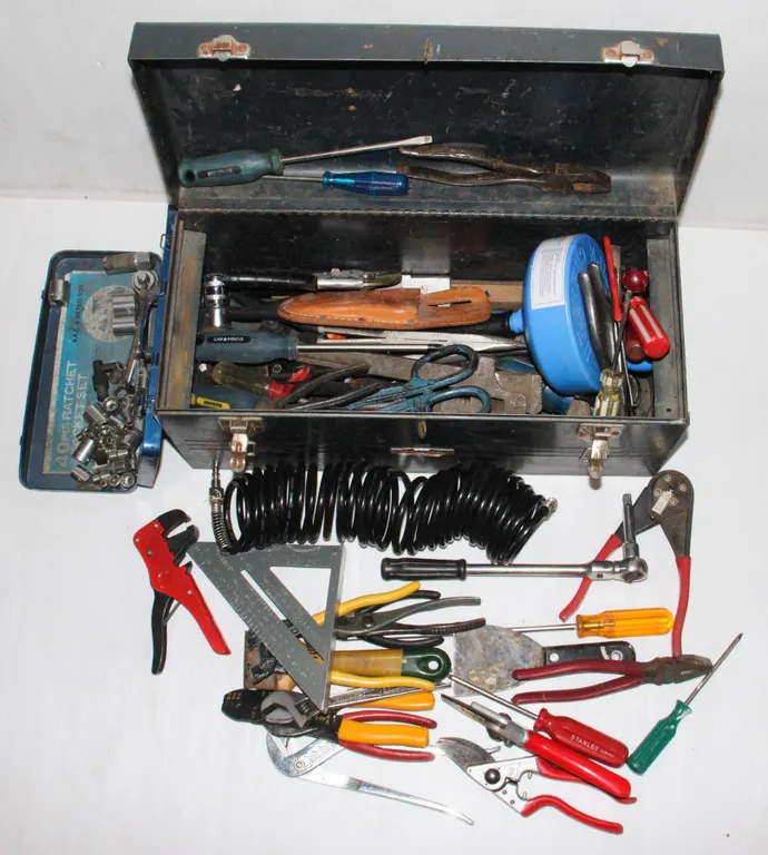 TOOLBOX WITH CONTENTS