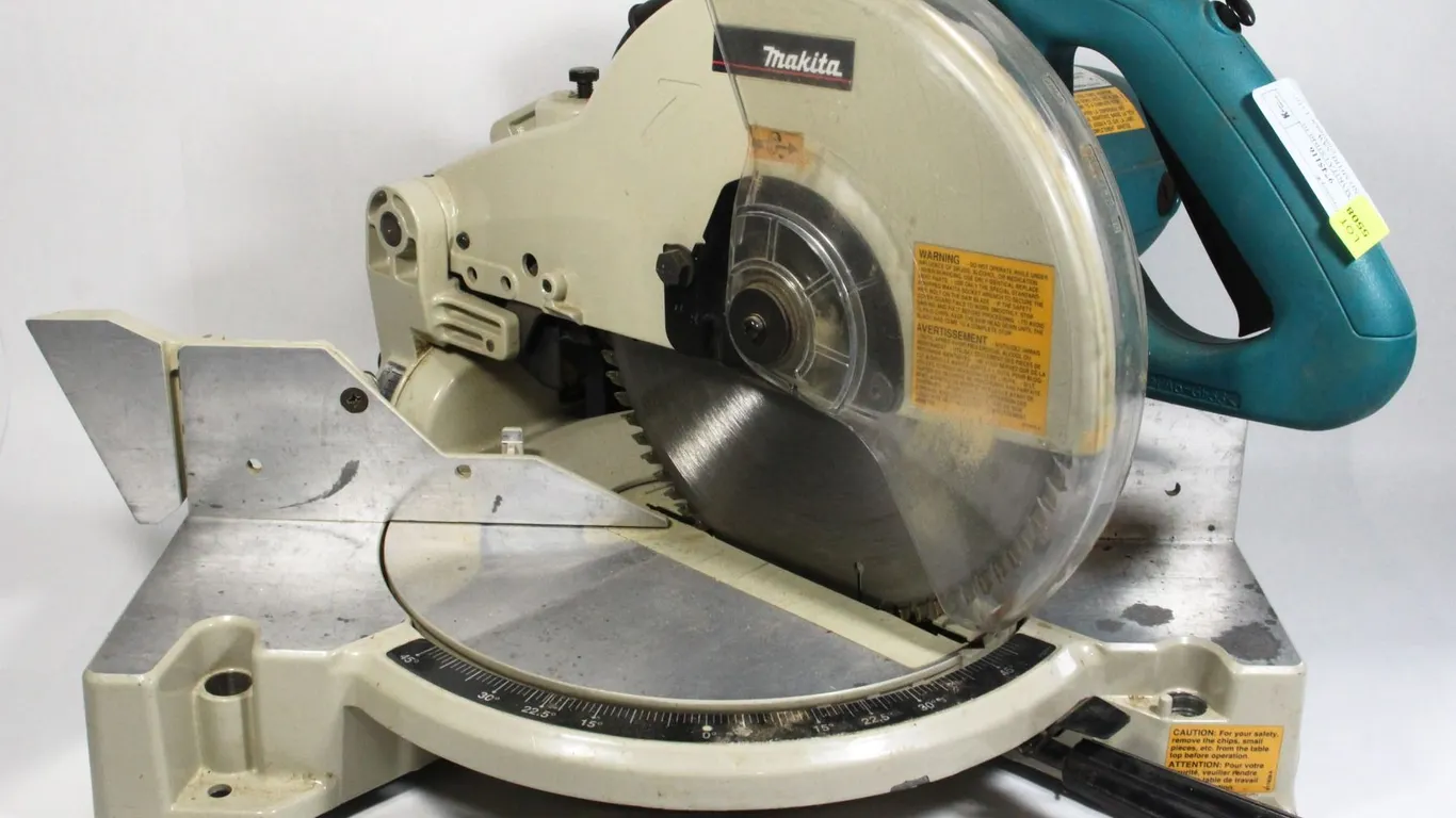 CORDED MAKITA LS1040 10" COMPOUND MITRE SAW