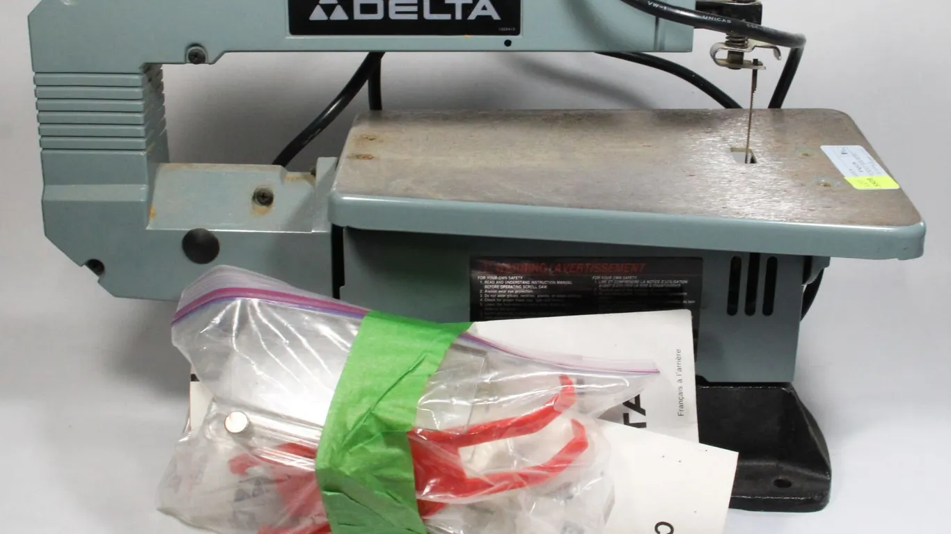 DELTA 18" SCROLL SAW MODEL 40-130C WITH MANUAL