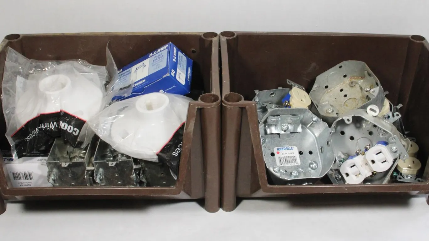 LOT OF MISCELLANEOUS ITEMS INCLUDING ELECTRICAL SOC