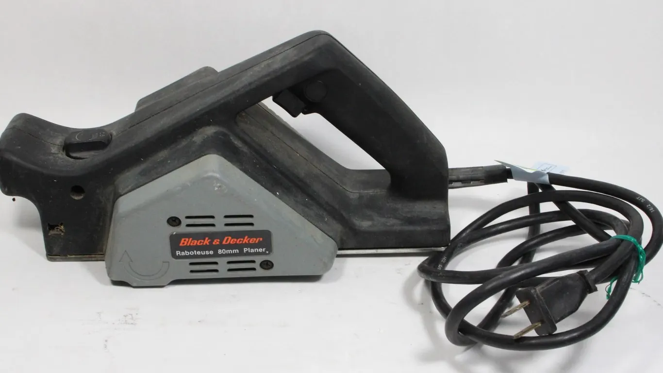 BLACK & DECKER RABOTEUSE 80MM PLANER