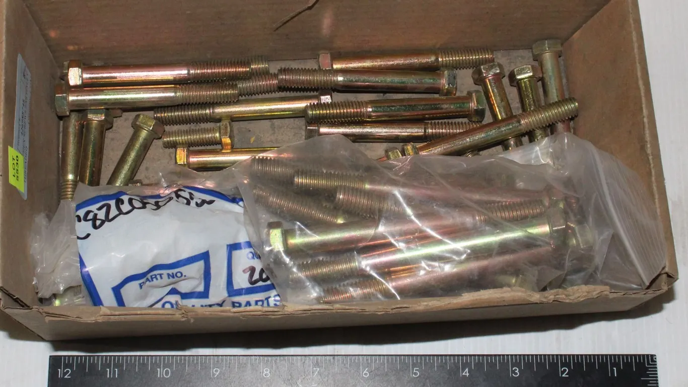 BOX OF HEX SCREWS PARTIALLY THREADED