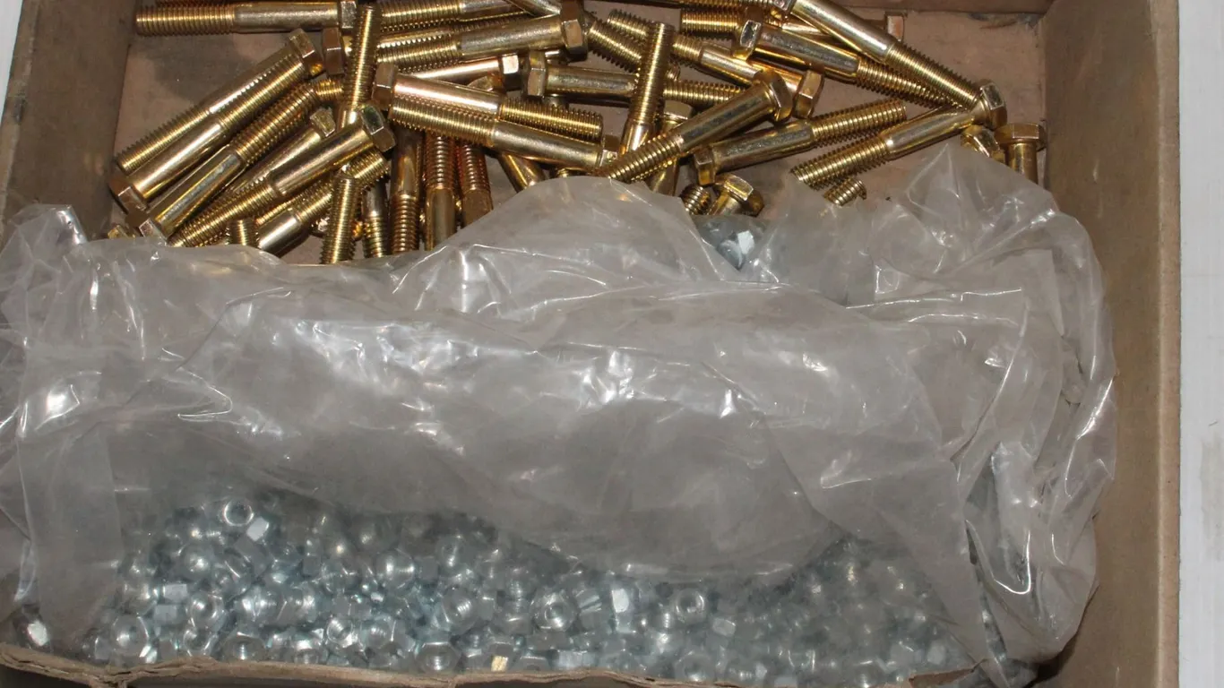 BOX OF HEX HEAD CAP SCREWS PARTIALLY THREADED