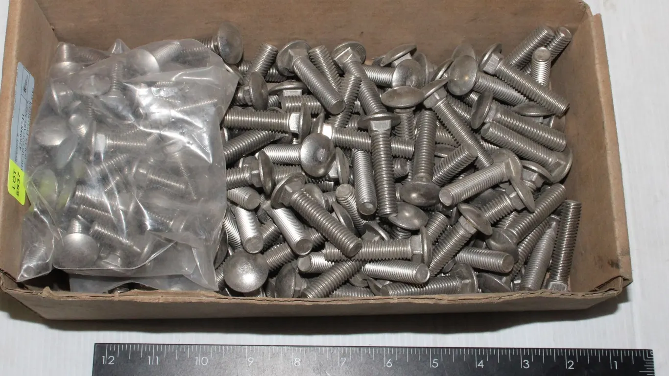 ROUND HEAD SQUARE NECK CARRIAGE BOLTS TWO SIZES