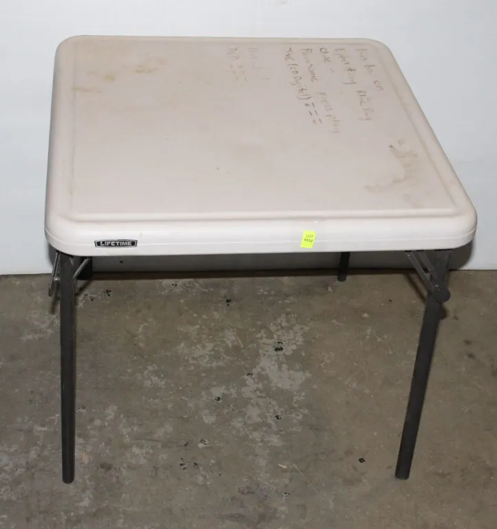 LIFETIME COLLAPSIBLE TABLE 24" X 24"