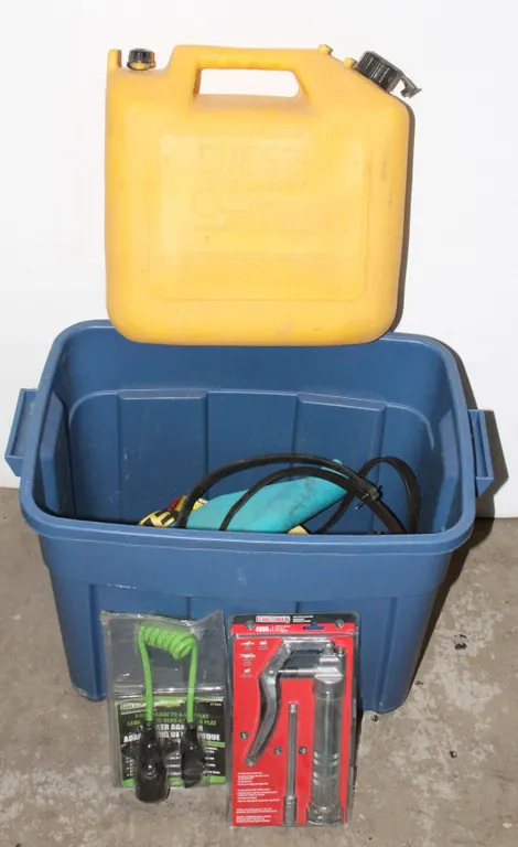 TOTE OF AUTOMOTIVE ITEMS INCLUDING GREASE GUN,