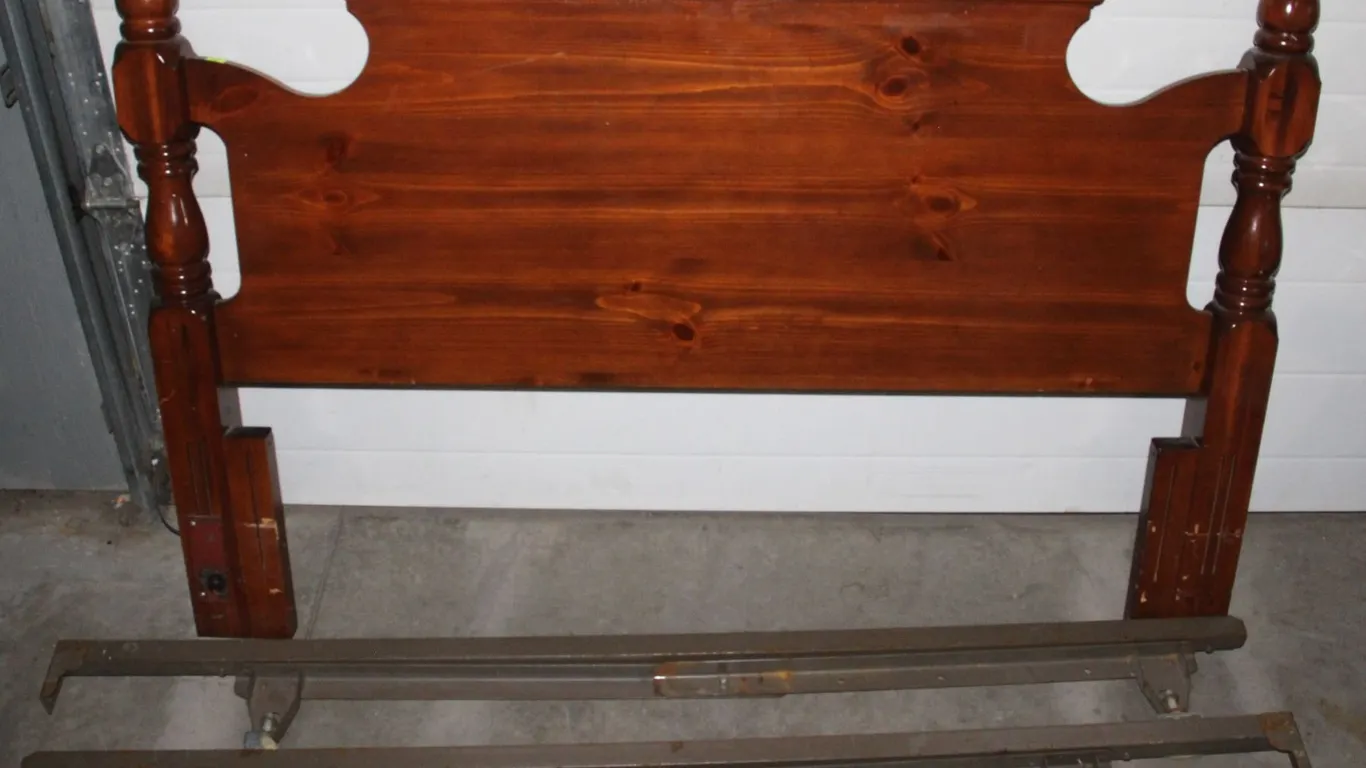 BEDFRAME WITH RAILS
