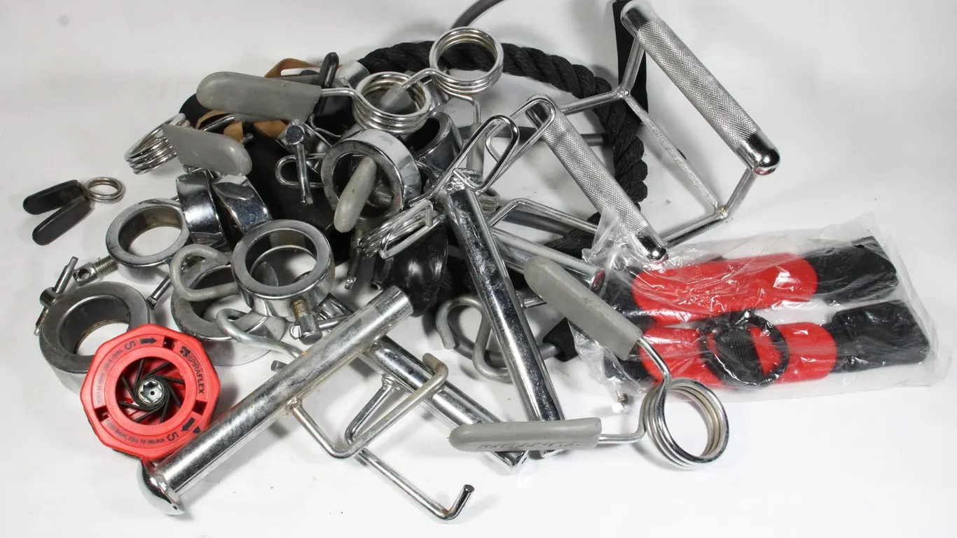 BOX OF WEIGHT LIFTING EQUIPMENT ACCESSORIES
